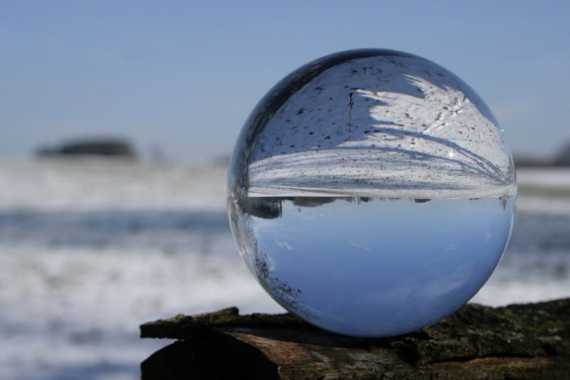 glass_ball_photo_upside_down_winter_wintry_mirrored_snow_cold-1215457.jpg!d