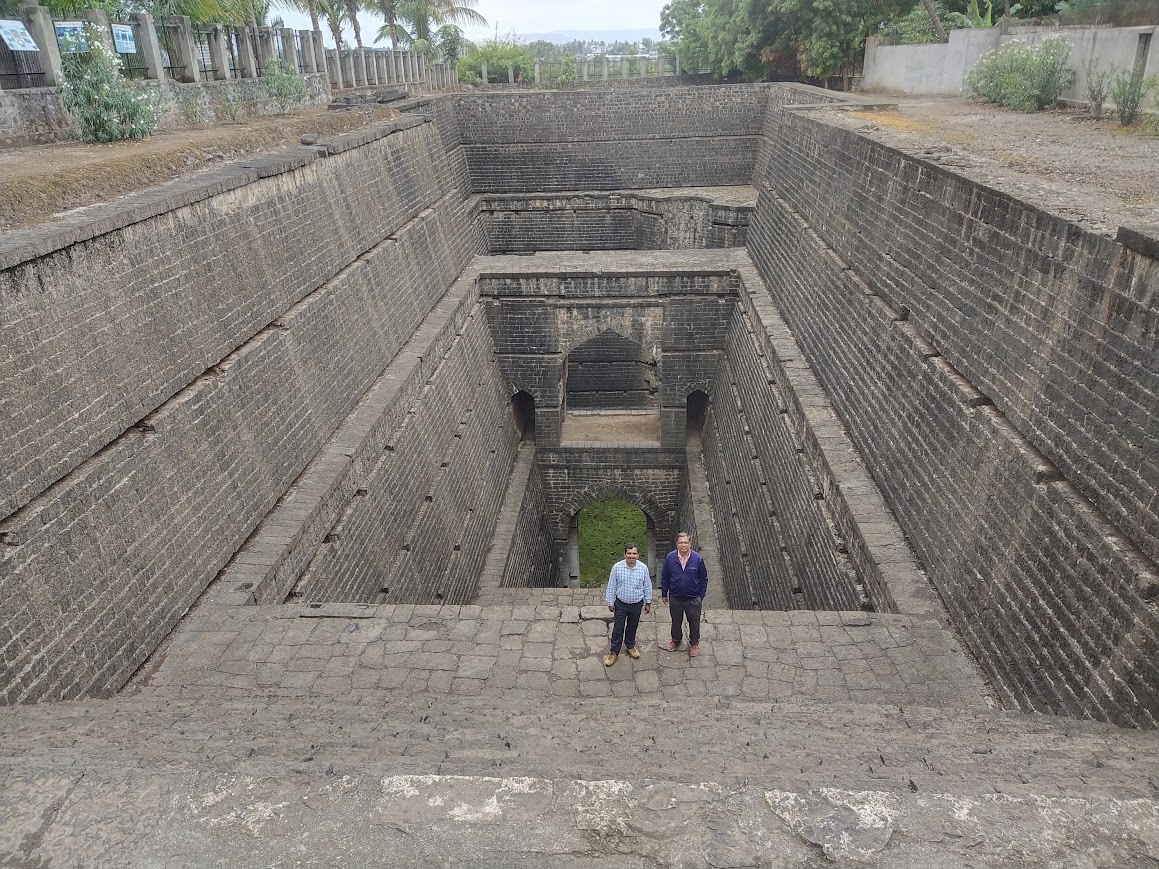 Naktya Raulyachi Vihir in Karad, Maharashtra, India, is a remarkable stepwell known for its heritage value and traditional water storage system....